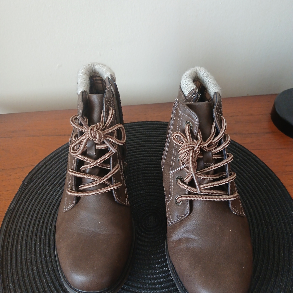Sporto Brown Plaid Lace-Up Boots with Knit Cuff